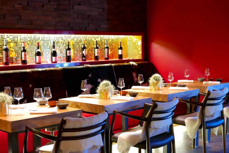 Hotels / Restaurants, Interior Architecture & Design, Renovation