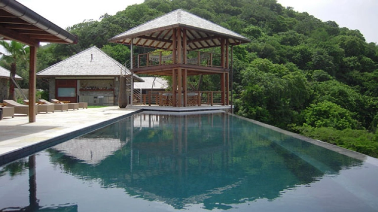 Hotels / Restaurants, New Build, Historique
